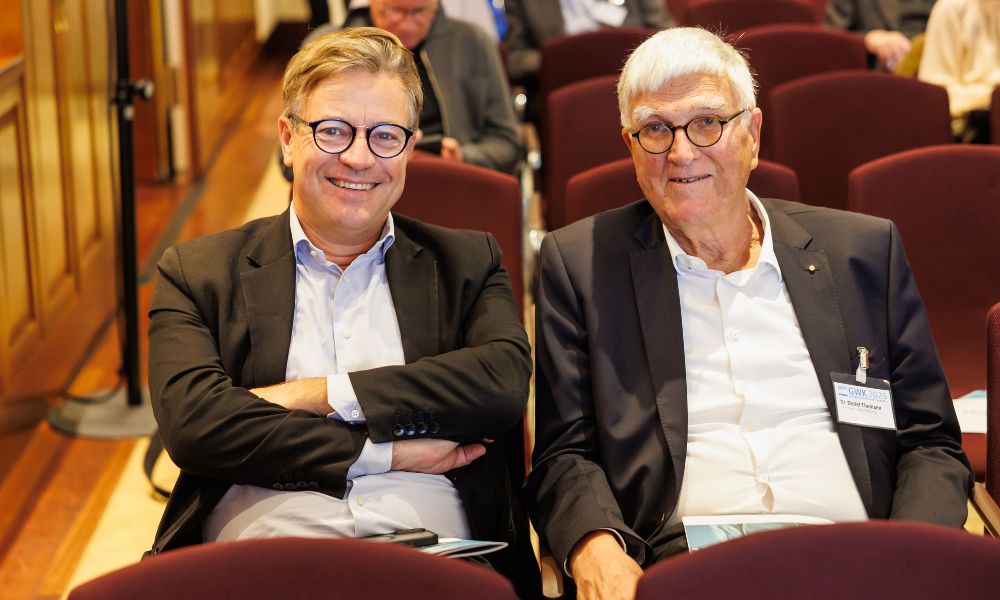 Arne Platzbecker, Bruder des medizinischen Vorstands am UK Dresden und Bürgerschaftsabgeordneter, mit Kuratoriumsmitglied Dr. Detlef Thomsen, Foto: Michael Rauhe