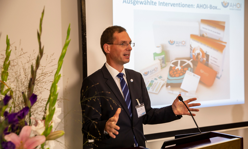 Verleihung des Lohfert-Preises 2018 - Prof. Nils-Olaf Hübner stellt AHOI-Patient im Boot vor