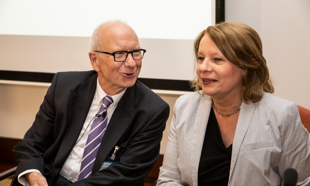 Kuratoriumsvorsitzender Prof. Heinz Lohmann und Senatorin (a.D.) Cornelia Prüfer-Storcks bei der Verleihung 2018