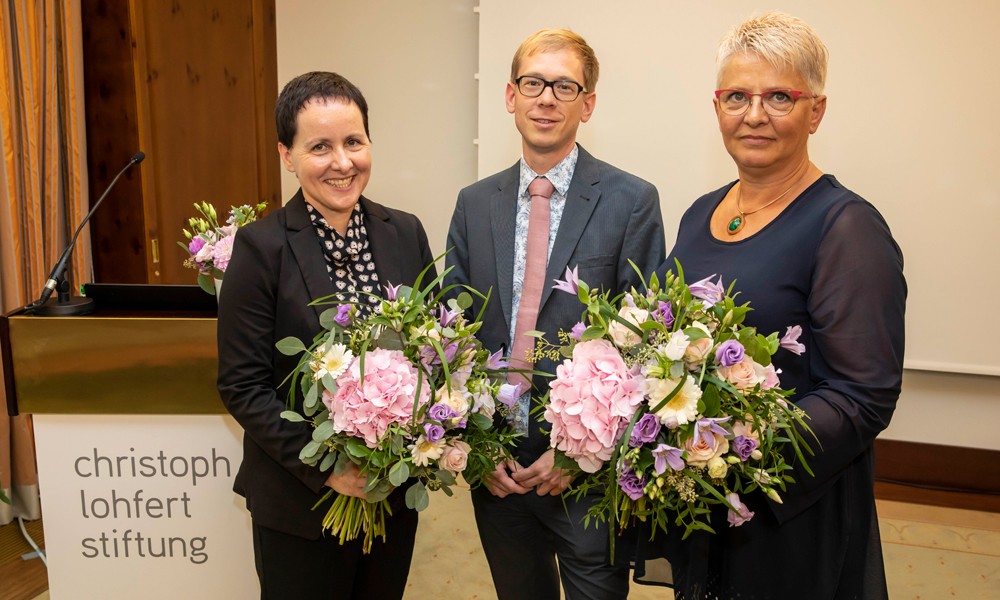 Ausgezeichnet: Die Pflegedoku des AKH Wien mit Renate Hadi, David Bayer und Pflegedirektorin Sabine Wolf in 2019