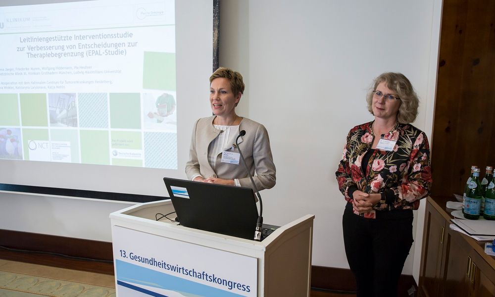 Verleihung des Lohfert-Preises 2017 - die Preisträgerinnen von 2016 sind auch dabei: Prof. Eva Winkler (l.) und Dr. Pia Heußner